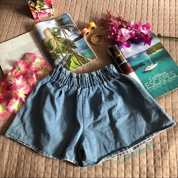 ✨$5/$20✨ Flared leg shorts, elastic waistband - Picture 4 of 6